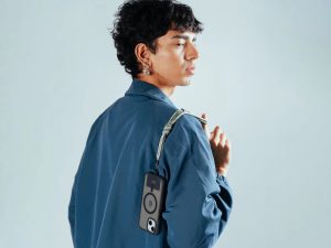 Phone lanyard to prevent drops keeping the phone hands-free during a busy commute