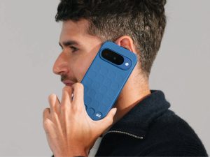 Minimal aesthetic phone case for a clean daily outfit